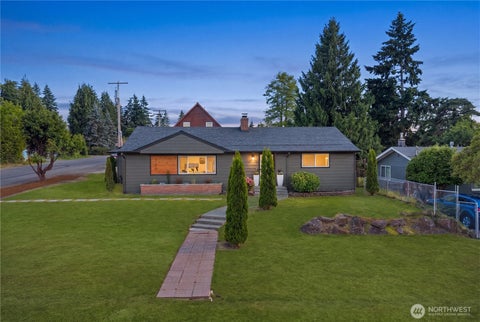 Photo of 720 E Guiberson Street E, Kent, WA 98030 (MLS # 2537881)
