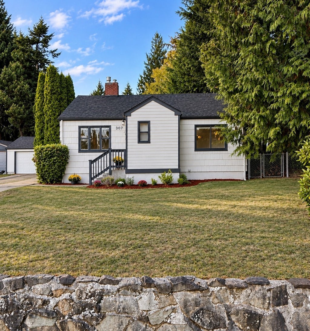 Photo of 307 S Cabot Road, Everett, WA 98203 (MLS # 2595189)