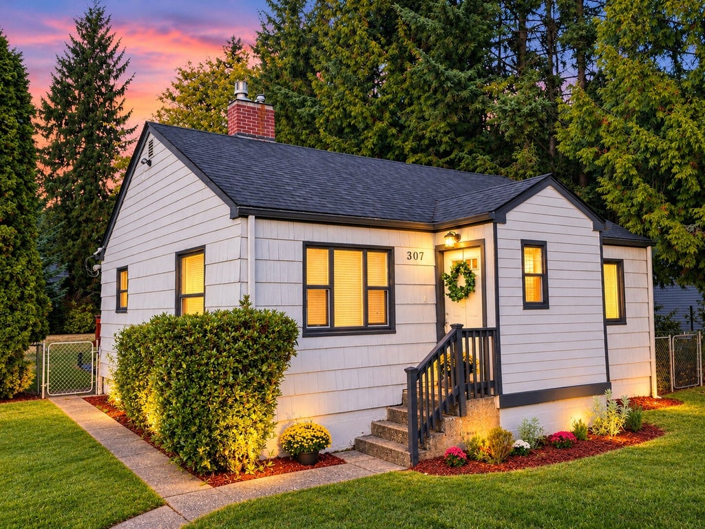 Photo of 307 S Cabot Road, Everett, WA 98203 (MLS # 2595189)