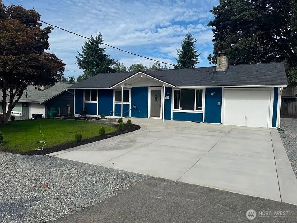 Photo of 14616 Ash Way, Lynnwood, WA 98087 (MLS # 2477945)