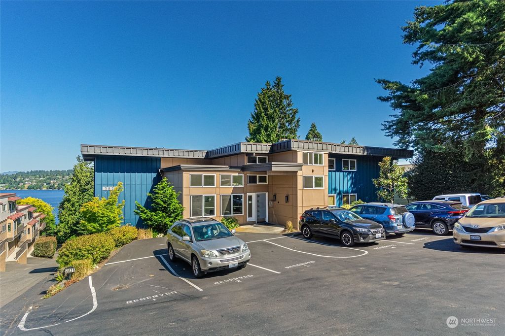 Photo of 3825 NE 155th Place #501, Lake Forest Park, WA 98155 (MLS # 2268653)