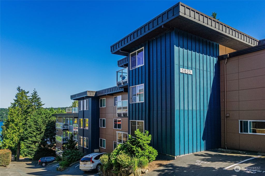 Photo of 3825 NE 155th Place #501, Lake Forest Park, WA 98155 (MLS # 2268653)