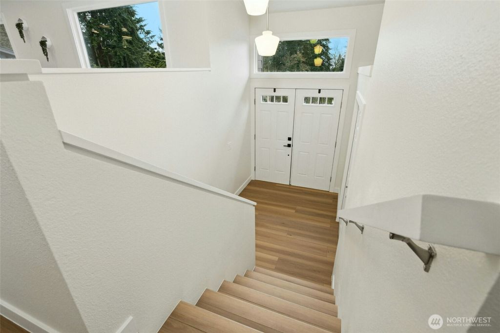 Photo of 11220 NE 59th Place, Kirkland, WA 98033 (MLS # 2325743)
