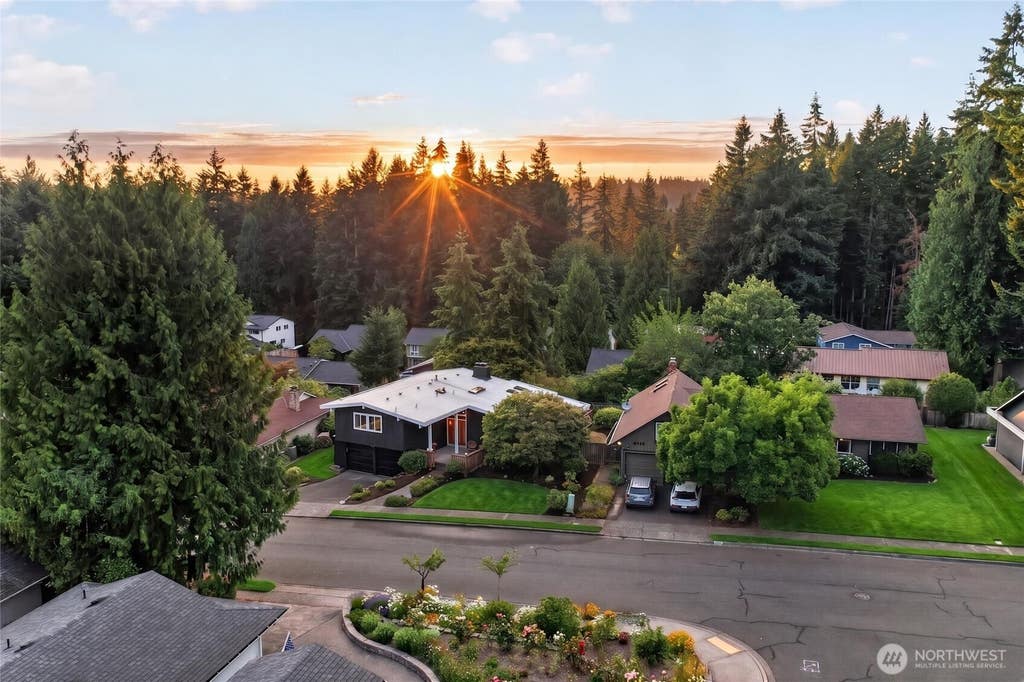 Photo of 11720 NE 144th Place, Kirkland, WA 98034 (MLS # 2551828)