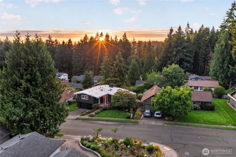 Photo of 11720 NE 144th Place, Kirkland, WA 98034 (MLS # 2551828)