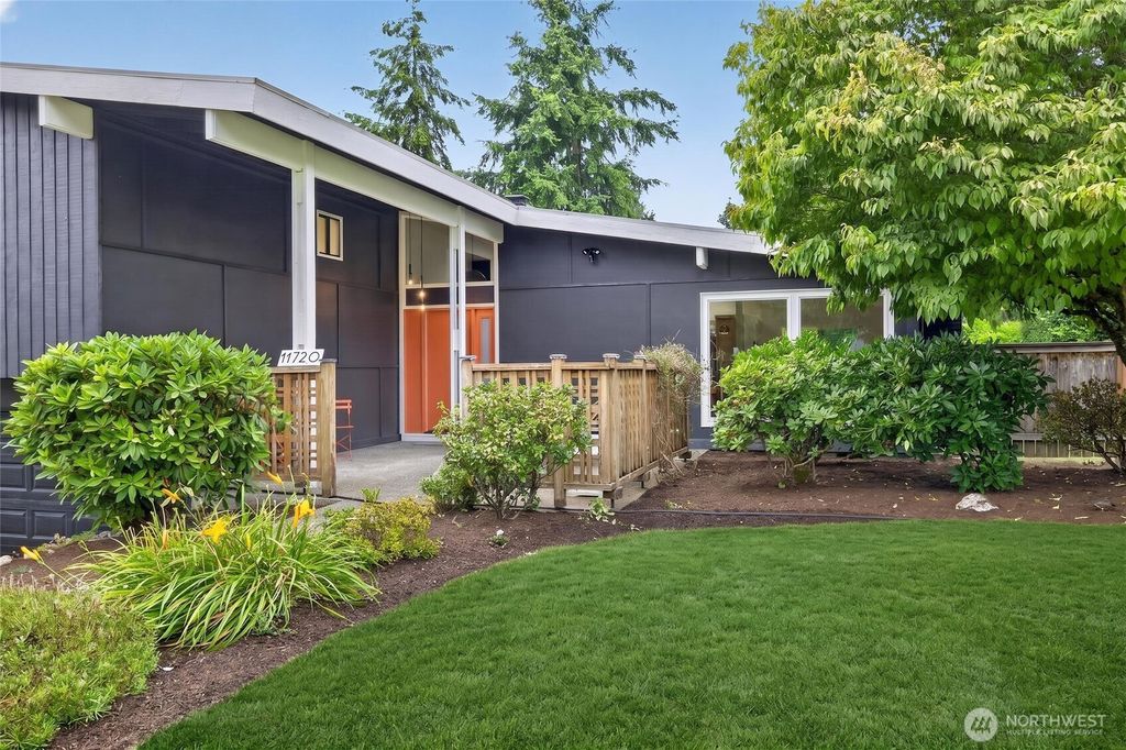 Photo of 11720 NE 144th Place, Kirkland, WA 98034 (MLS # 2551828)