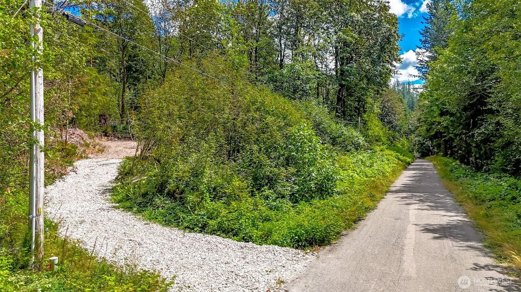 Photo of 1110 350th Avenue SE, Snoqualmie, WA 98065 (MLS # 2415145)