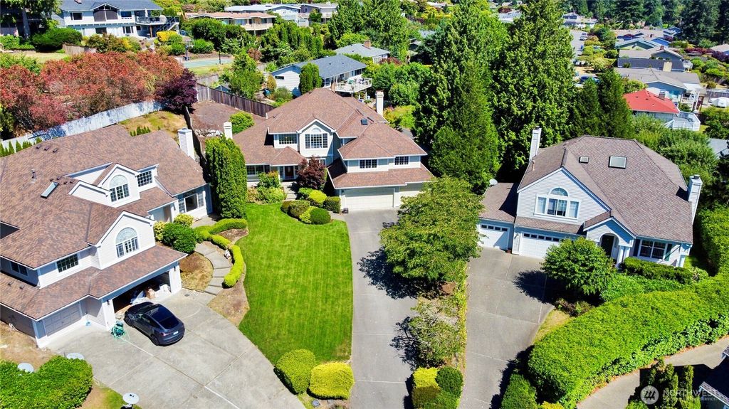 Photo of 17110 SE 29th Place, Bellevue, WA 98008 (MLS # 2341091)