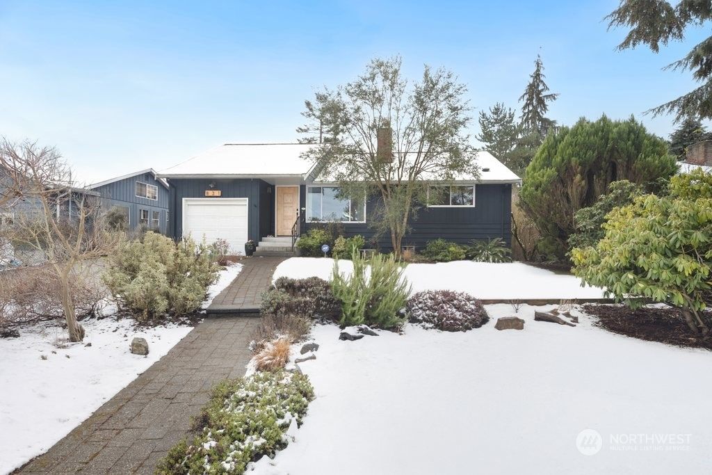 Photo of 831 NE 151st Street, Shoreline, WA 98155 (MLS # 2329371)