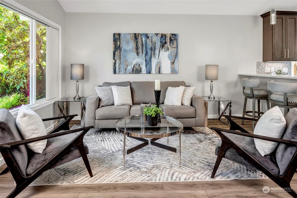 Photo of 12107 NE 137th Place, Kirkland, WA 98034 (MLS # 2254450)