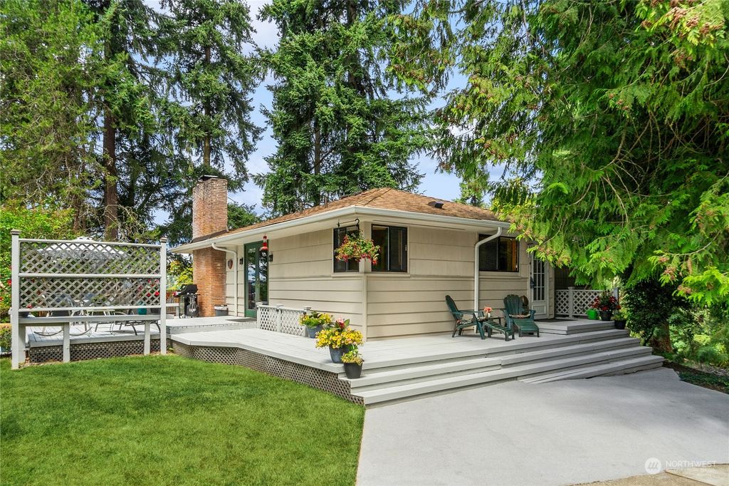 Photo of 10205 NE 116th Street, Kirkland, WA 98034 (MLS # 2140472)