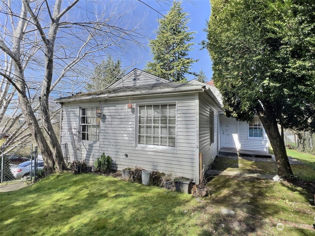 Photo of 900 NE 105th Street, Seattle, WA 98125 (MLS # 2208940)