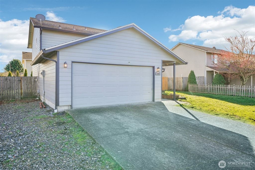 Photo of 16005 NE 4th Street, Vancouver, WA 98684 (MLS # 2478055)