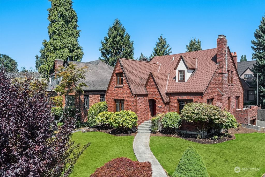 Photo of 4016 NE 38th Street, Seattle, WA 98105 (MLS # 2078307)