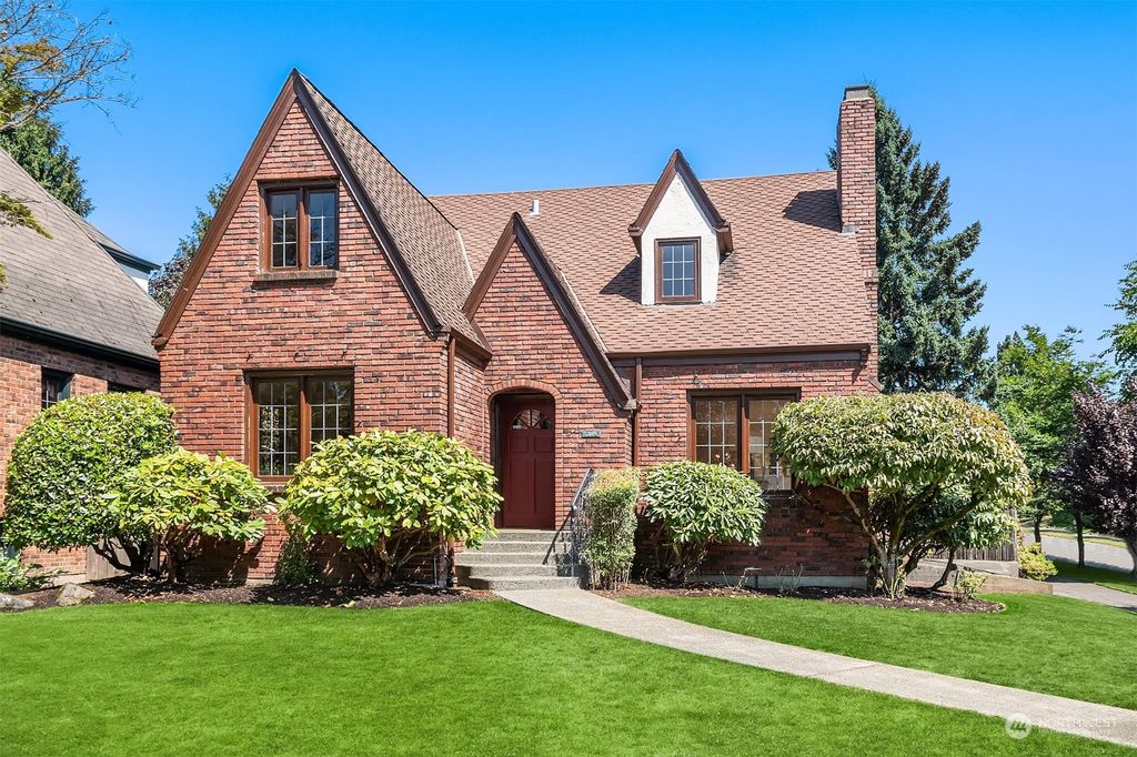 Photo of 4016 NE 38th Street, Seattle, WA 98105 (MLS # 2078307)