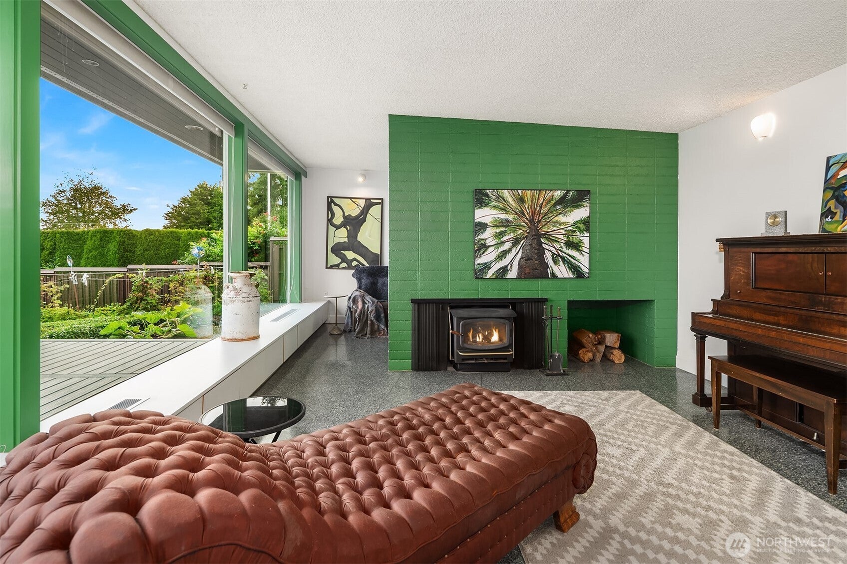 618 Le-Lou-Wa Place NE