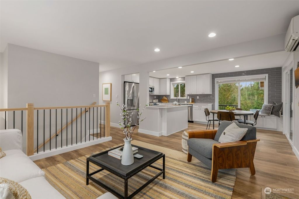 Photo of 15252 206th Ave SE Ave, Renton, WA 98059 (MLS # 2205845)