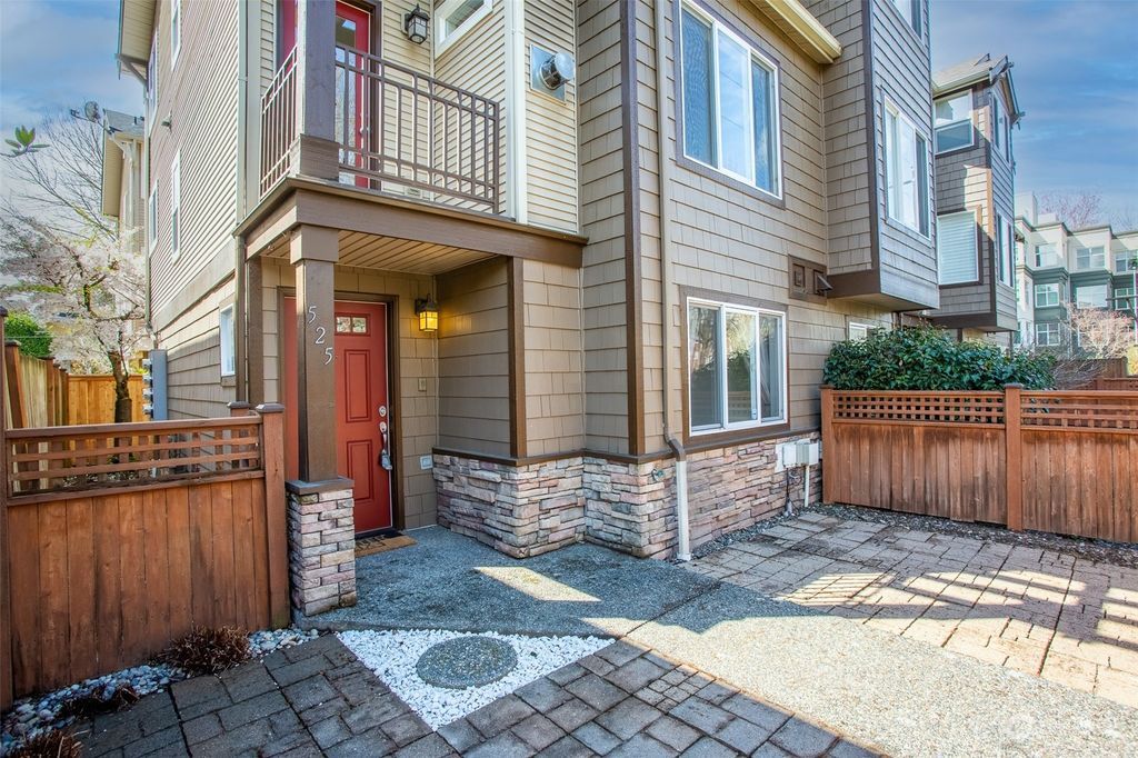 Photo of 525 NE Ravenna Boulevard, Seattle, WA 98115 (MLS # 2050985)