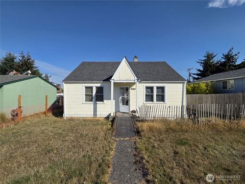 Photo of 1815 W 6th Street, Port Angeles, WA 98363 (MLS # 2444036)