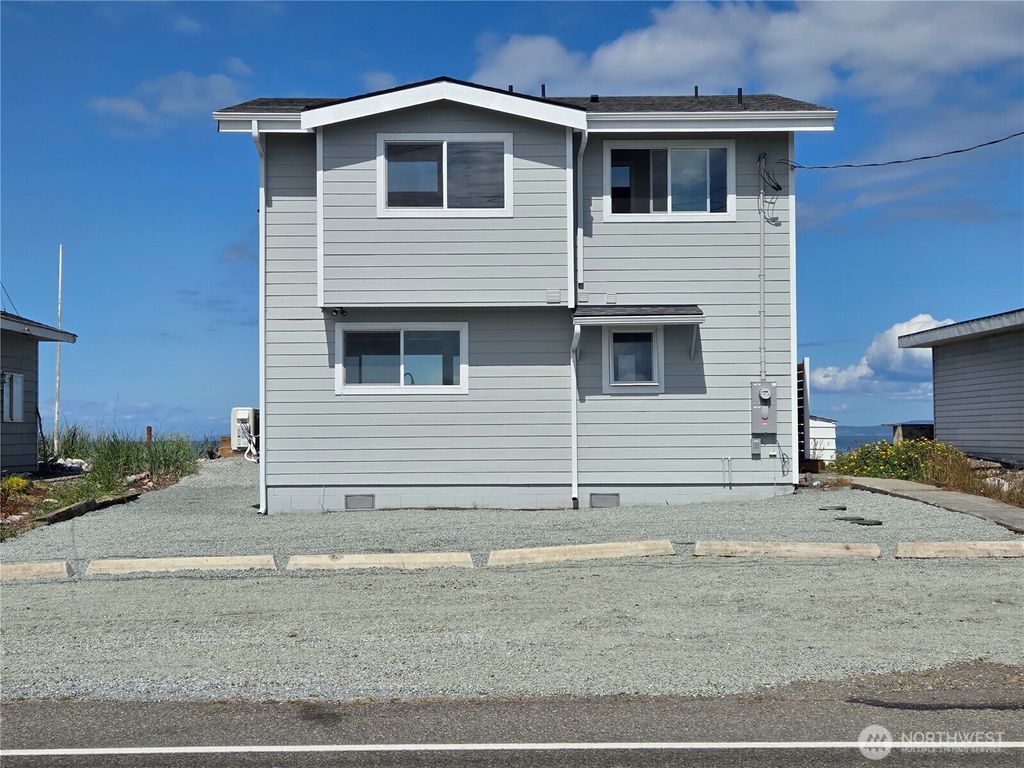 Photo of 2629 W Beach Road, Oak Harbor, WA 98277 (MLS # 2526145)