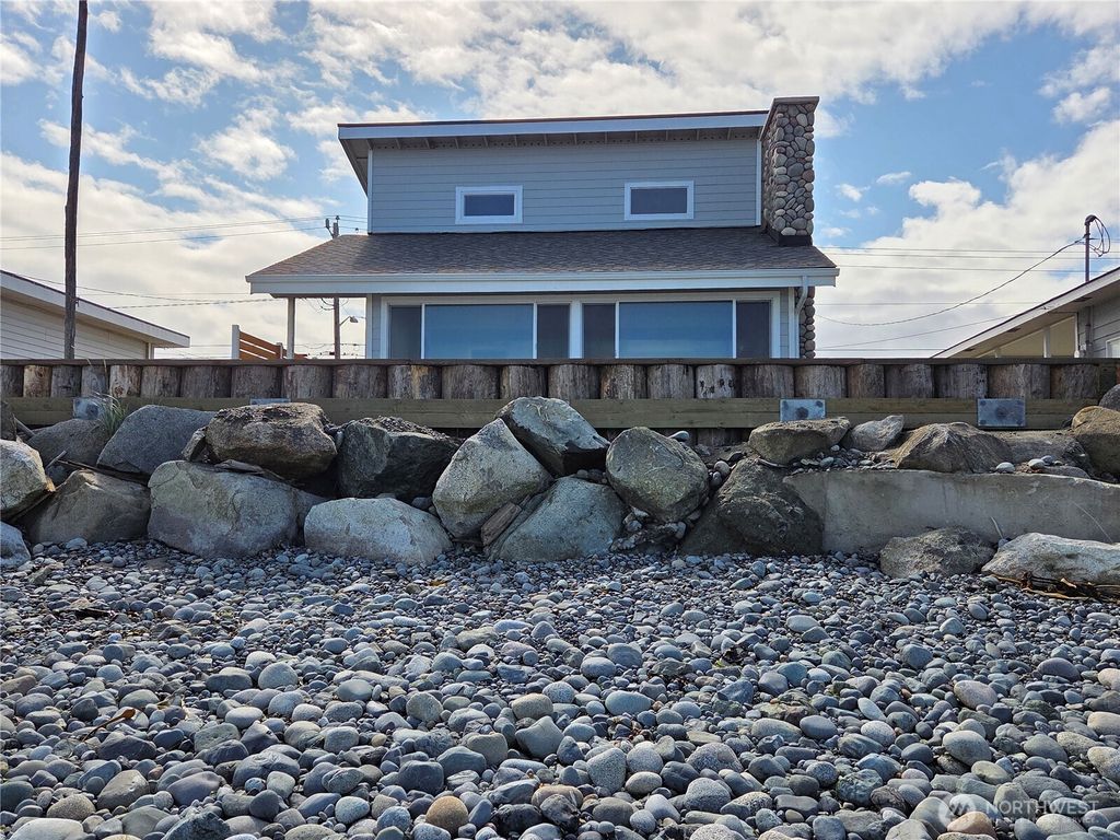 Photo of 2629 W Beach Road, Oak Harbor, WA 98277 (MLS # 2526145)