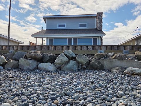 Photo of 2629 W Beach Road, Oak Harbor, WA 98277 (MLS # 2526145)