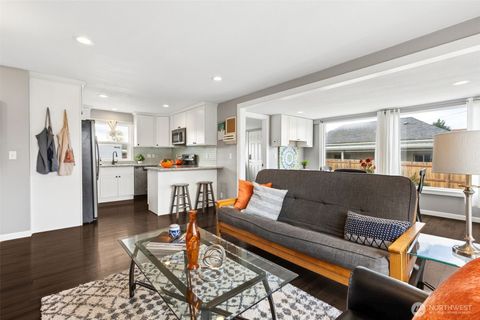 Photo of 309 S 5th Street, Elma, WA 98541 (MLS # 2509411)