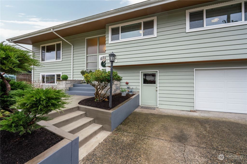 Photo of 2133 N 172nd Street, Shoreline, WA 98133 (MLS # 2189016)