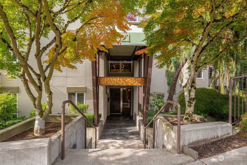 Photo of 321 3rd Street #401, Kirkland, WA 98033 (MLS # 2295277)