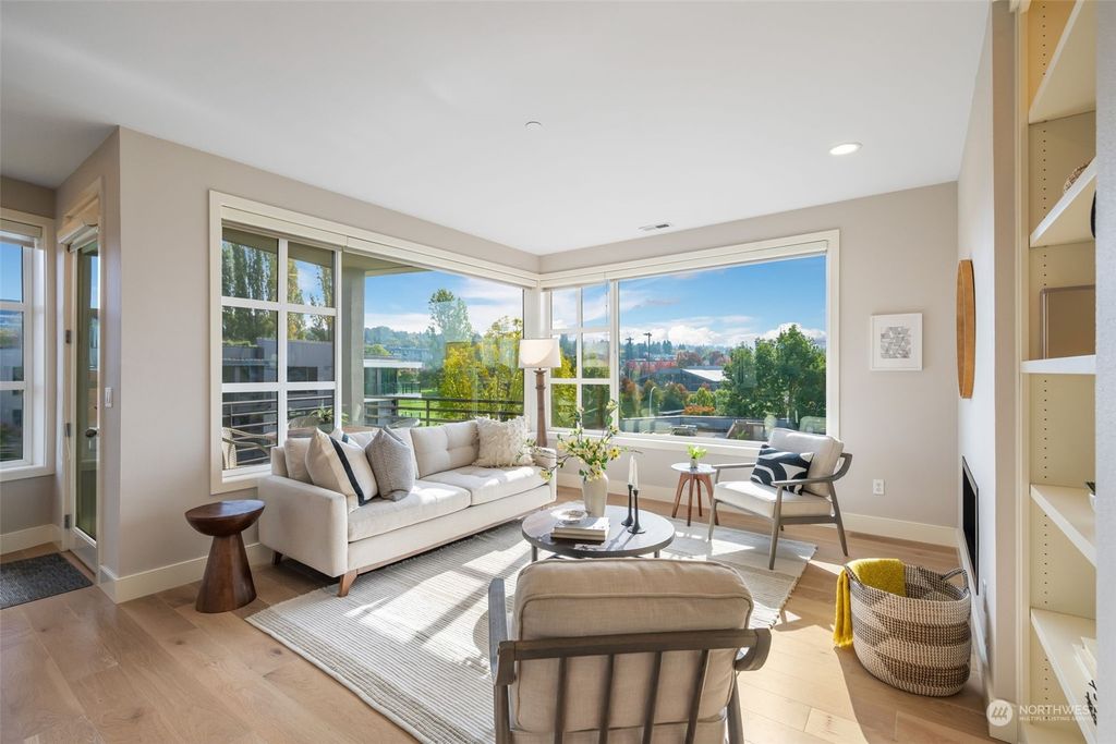 Photo of 321 3rd Street #401, Kirkland, WA 98033 (MLS # 2295277)