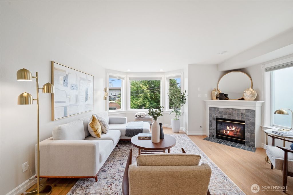 Photo of 400 Aloha Street, Seattle, WA 98109 (MLS # 2391308)