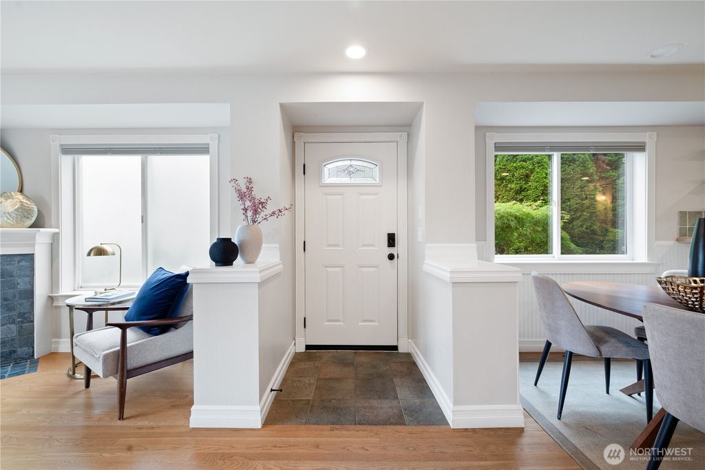 Photo of 400 Aloha Street, Seattle, WA 98109 (MLS # 2391308)