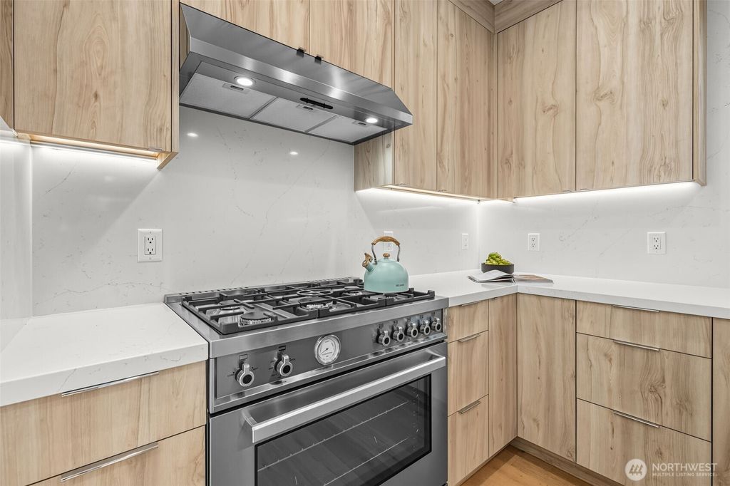 Photo of 8314 28th Avenue NE, Seattle, WA 98115 (MLS # 2436760)