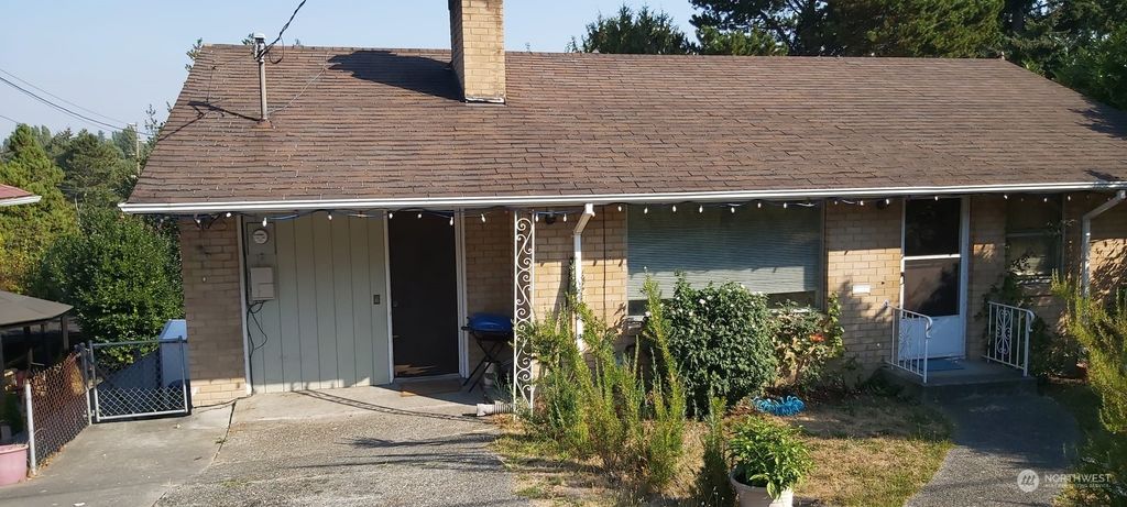 Photo of 9252 9th Avenue NW, Seattle, WA 98117 (MLS # 2041986)