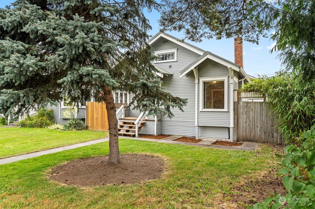 Photo of 3015 21st Street, Everett, WA 98201 (MLS # 2265844)