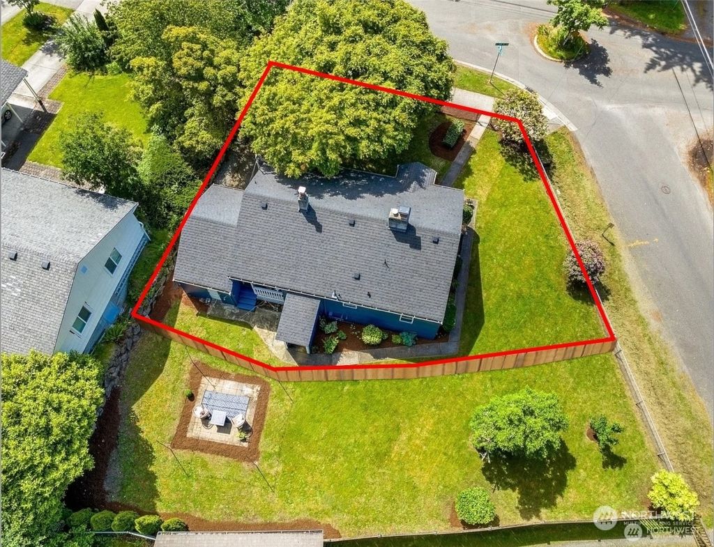Photo of 102 N 143rd Street, Seattle, WA 98133 (MLS # 2310037)