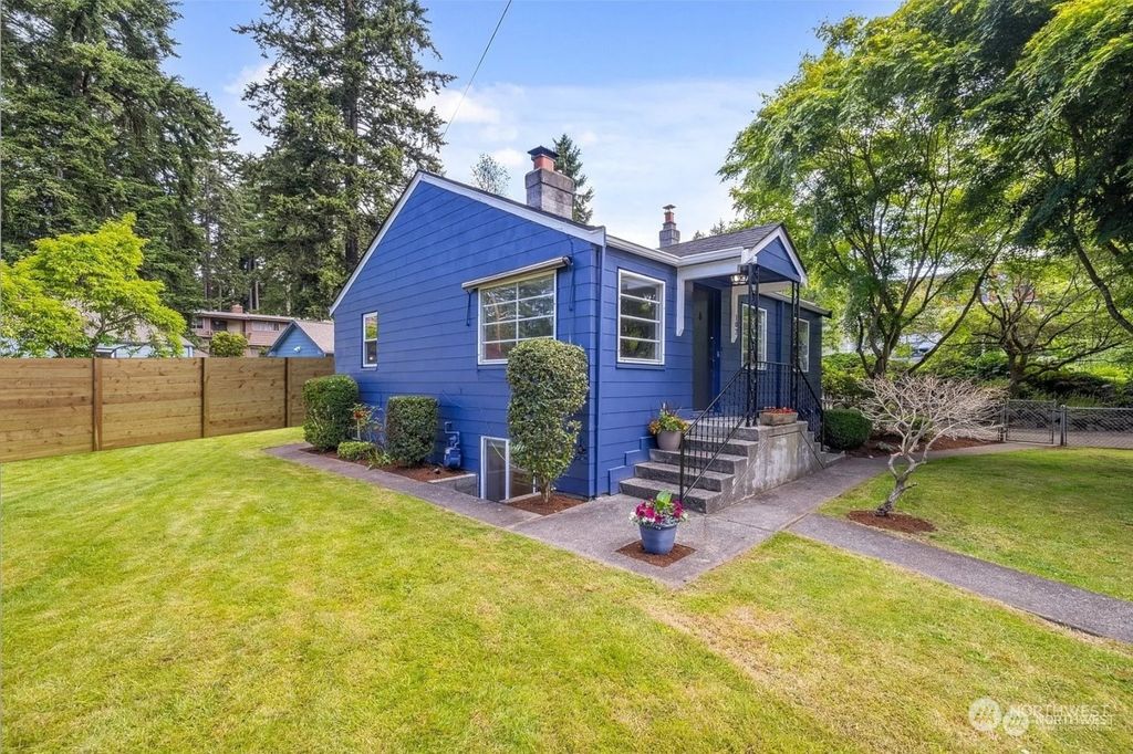 Photo of 102 N 143rd Street, Seattle, WA 98133 (MLS # 2310037)