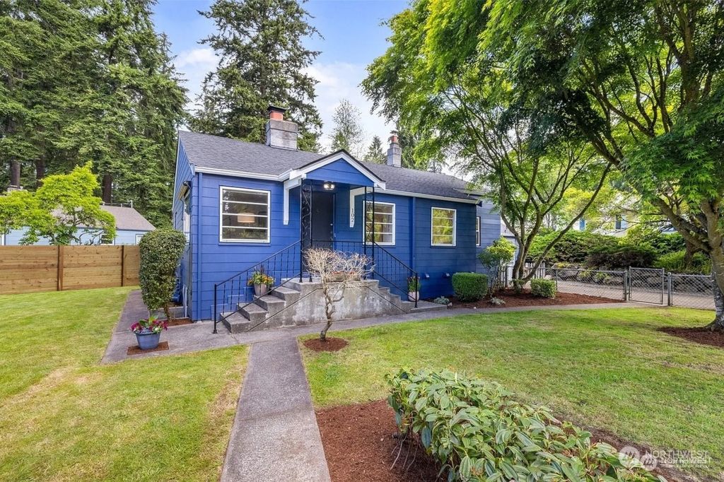 Photo of 102 N 143rd Street, Seattle, WA 98133 (MLS # 2310037)