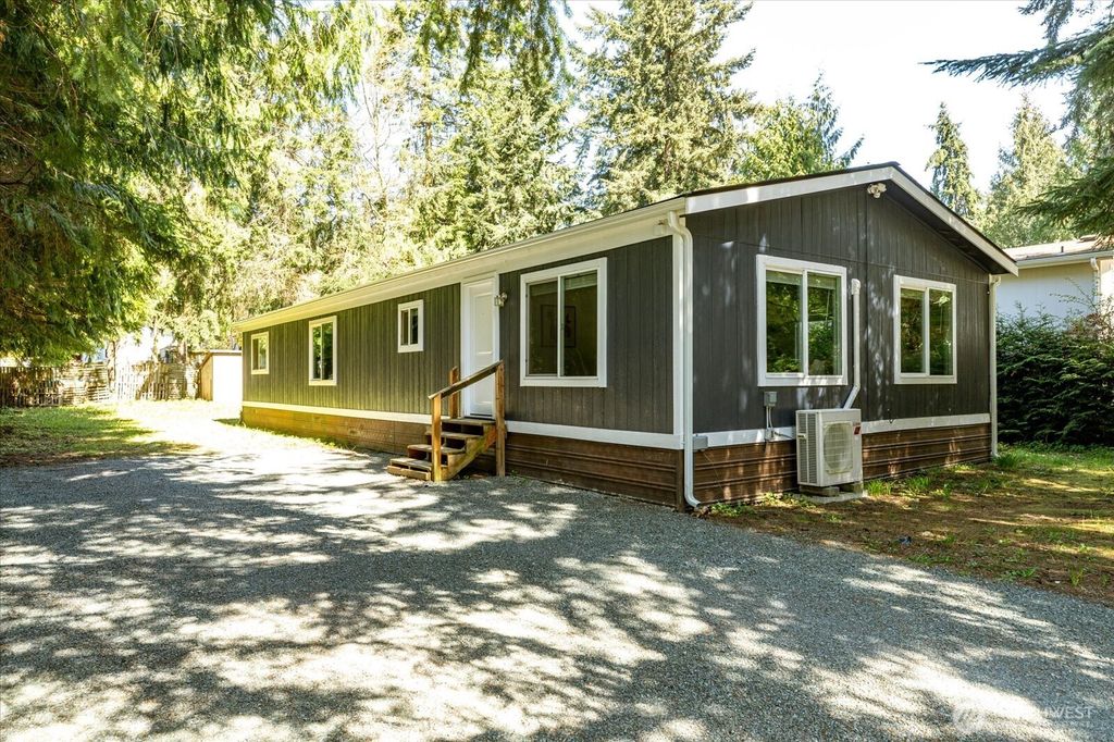 Photo of 1945 Beachwood Drive, Freeland, WA 98249 (MLS # 2505536)
