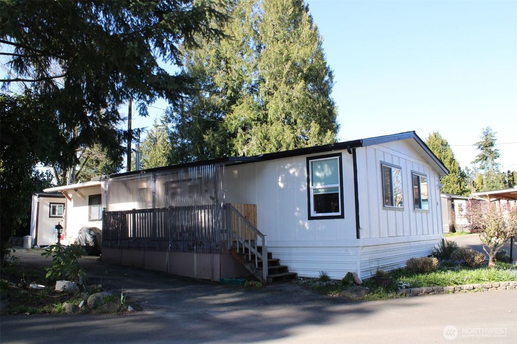 Photo of 415 Lakeview Rd #B1, Lynnwood, WA 98087 (MLS # 2506519)