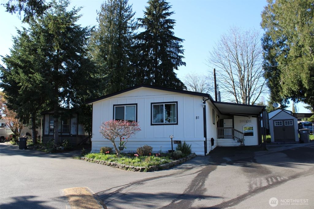 Photo of 415 Lakeview Rd #B1, Lynnwood, WA 98087 (MLS # 2506519)