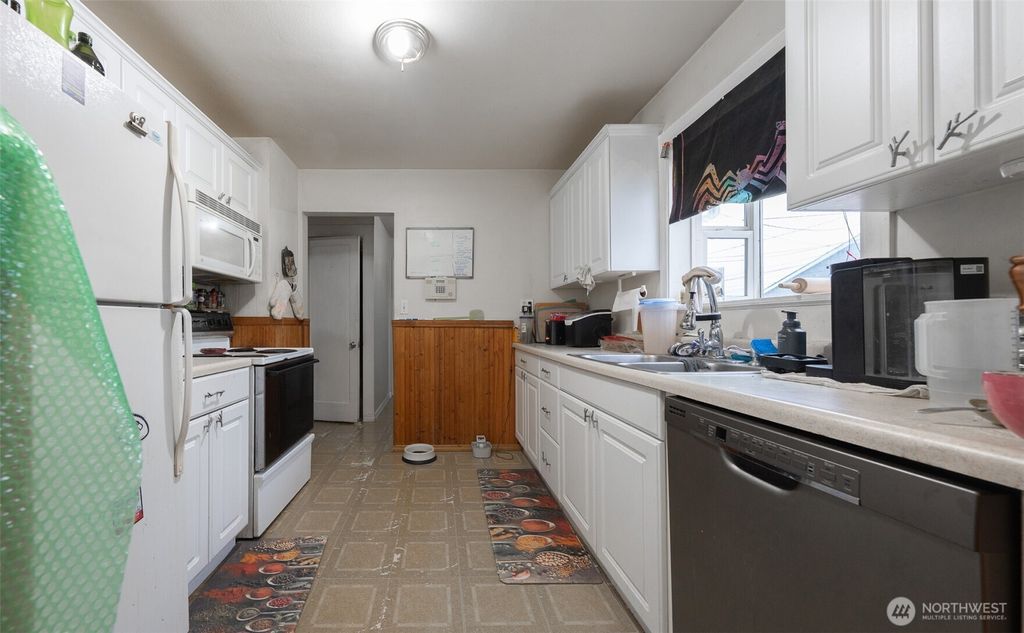 Photo of 6028 S Fife Street, Tacoma, WA 98409 (MLS # 2469178)