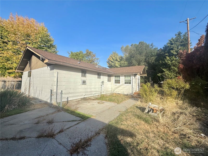 611 Cedar