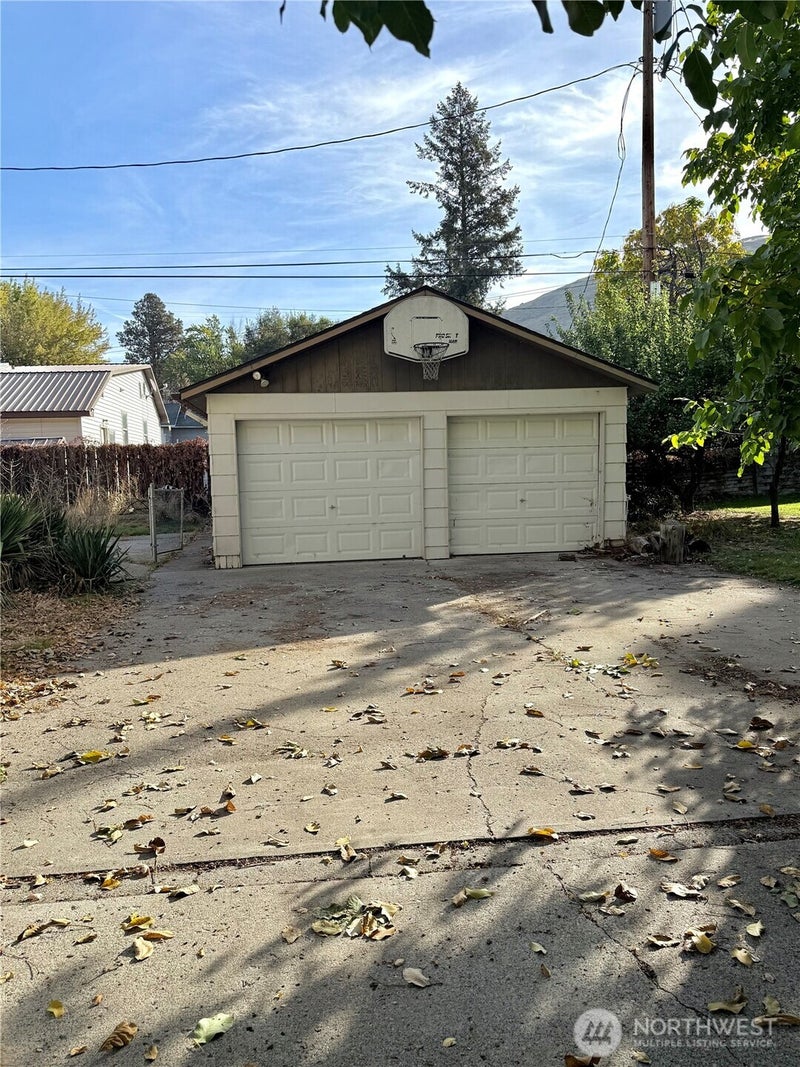 611 Cedar