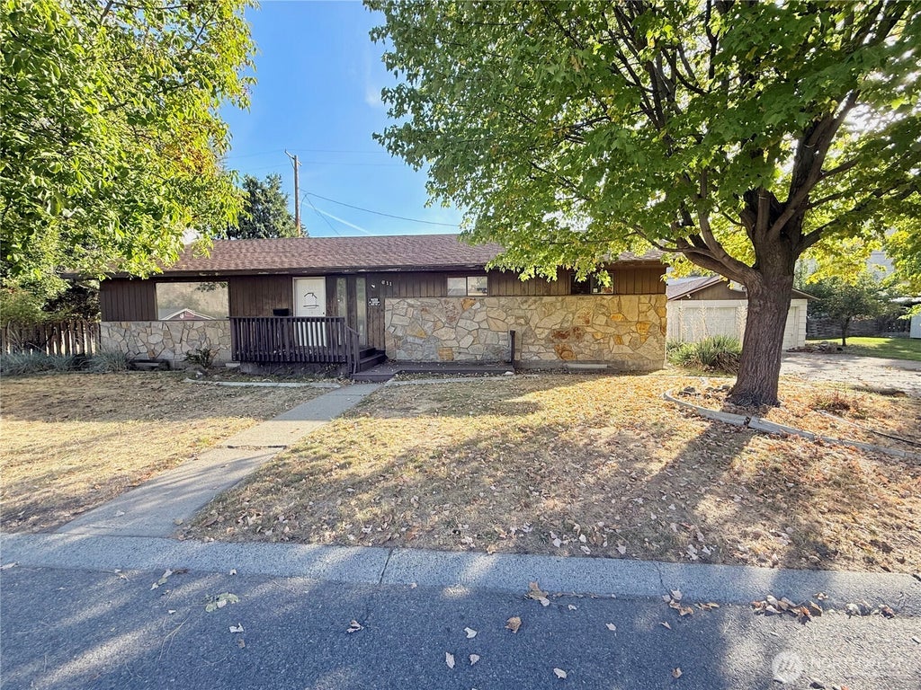 Photo of 611 Cedar ST, Coulee Dam, WA 99116 (MLS # 2592568)