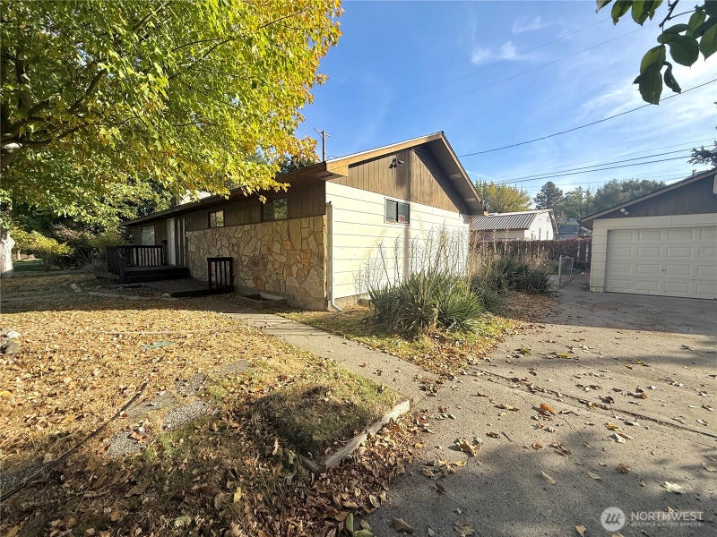 611 Cedar
