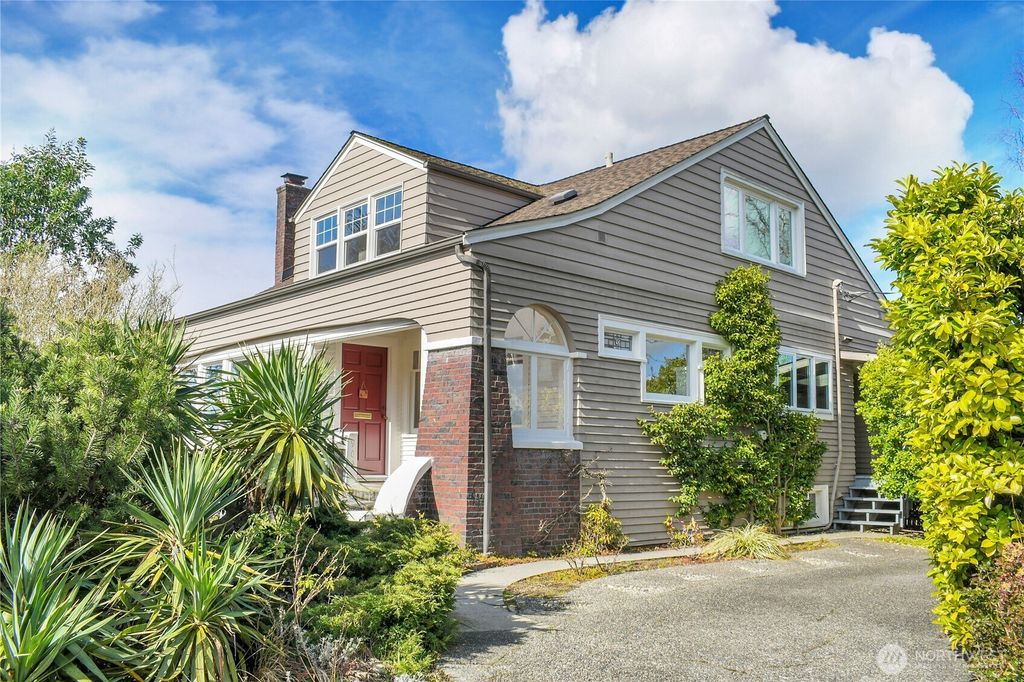 Photo of 902 W Blaine Street, Seattle, WA 98119 (MLS # 2341569)