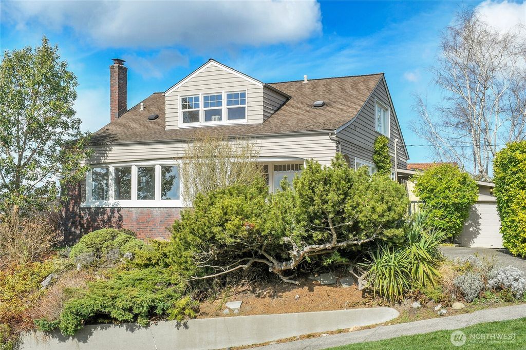 Photo of 902 W Blaine Street, Seattle, WA 98119 (MLS # 2341569)