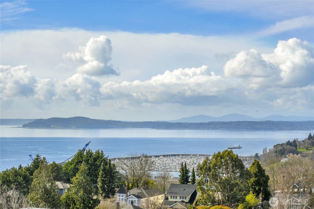 Photo of 902 W Blaine Street, Seattle, WA 98119 (MLS # 2341569)