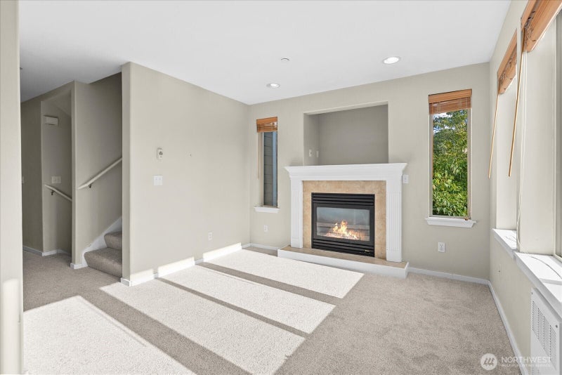 205 Avenue E B